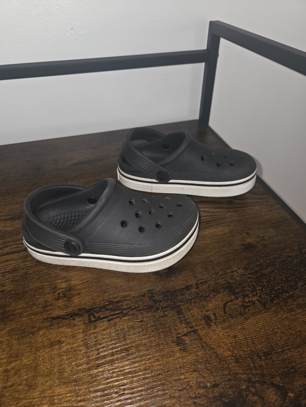 Crocs 9c - Picture 2 of 3